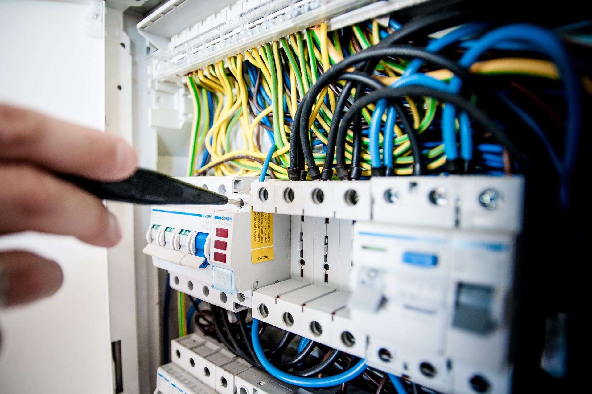 Travaux électriques — Commercial